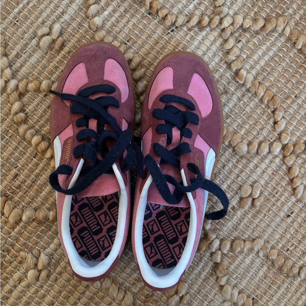 Women’s pink Puma sneakers. Size 7